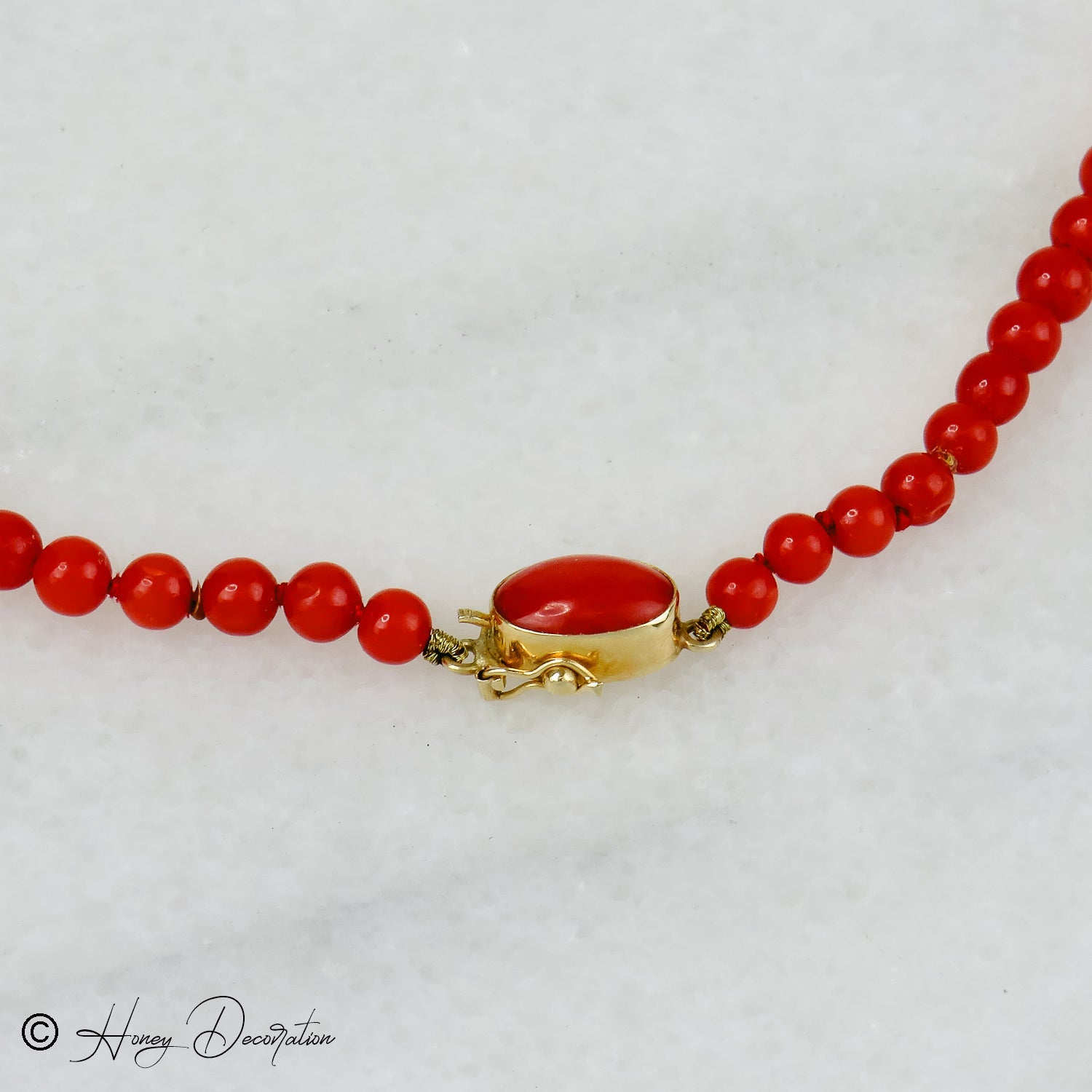Korallenkette mit luxuriöser 18 Karat Goldschließe - Honey Jewelry