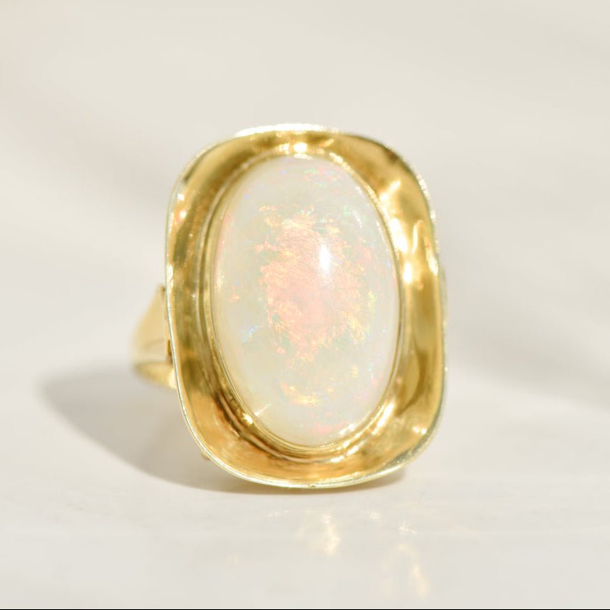 Mid - Century - Ring aus 14K Gelbgold mit Opal - Cabochon – Kunst am Finger - Honey Jewelry