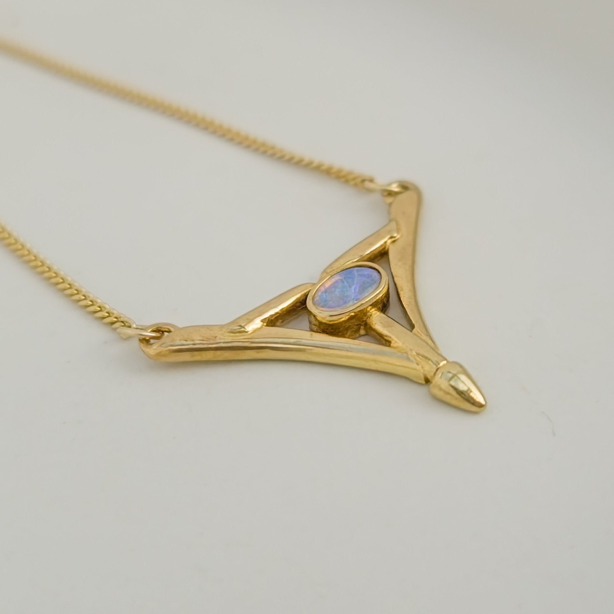 Opalkette aus 8 Karat Gold, besetzt mit einem Opal - Honey Jewelry
