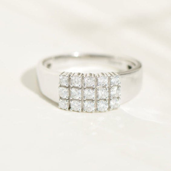 Ring aus 14K Weißgold mit 15 Brillanten – klare Linien, starkes Funkeln - Honey Jewelry