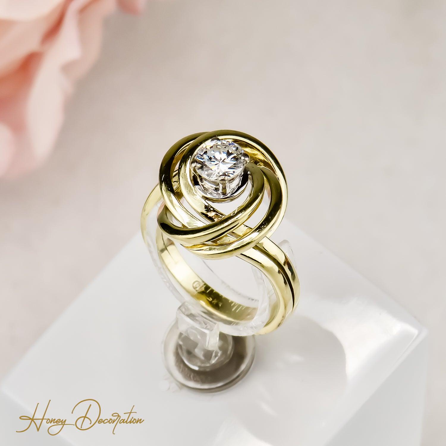 Solitärring mit Brillant aus 14 Karat Gold in einzigartigem Design - Honey Jewelry