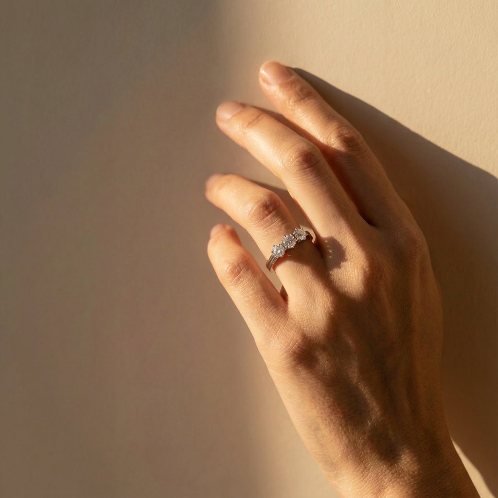 Triologie-Ring aus 14K Weißgold mit 3 Diamanten – Vergangenheit, Gegenwart & Zukunft in einem Ring - Honey Jewelry