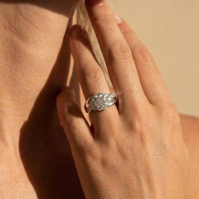 Vintage Crossover-Ring aus 14K Weißgold mit Brillanten - Honey Jewelry