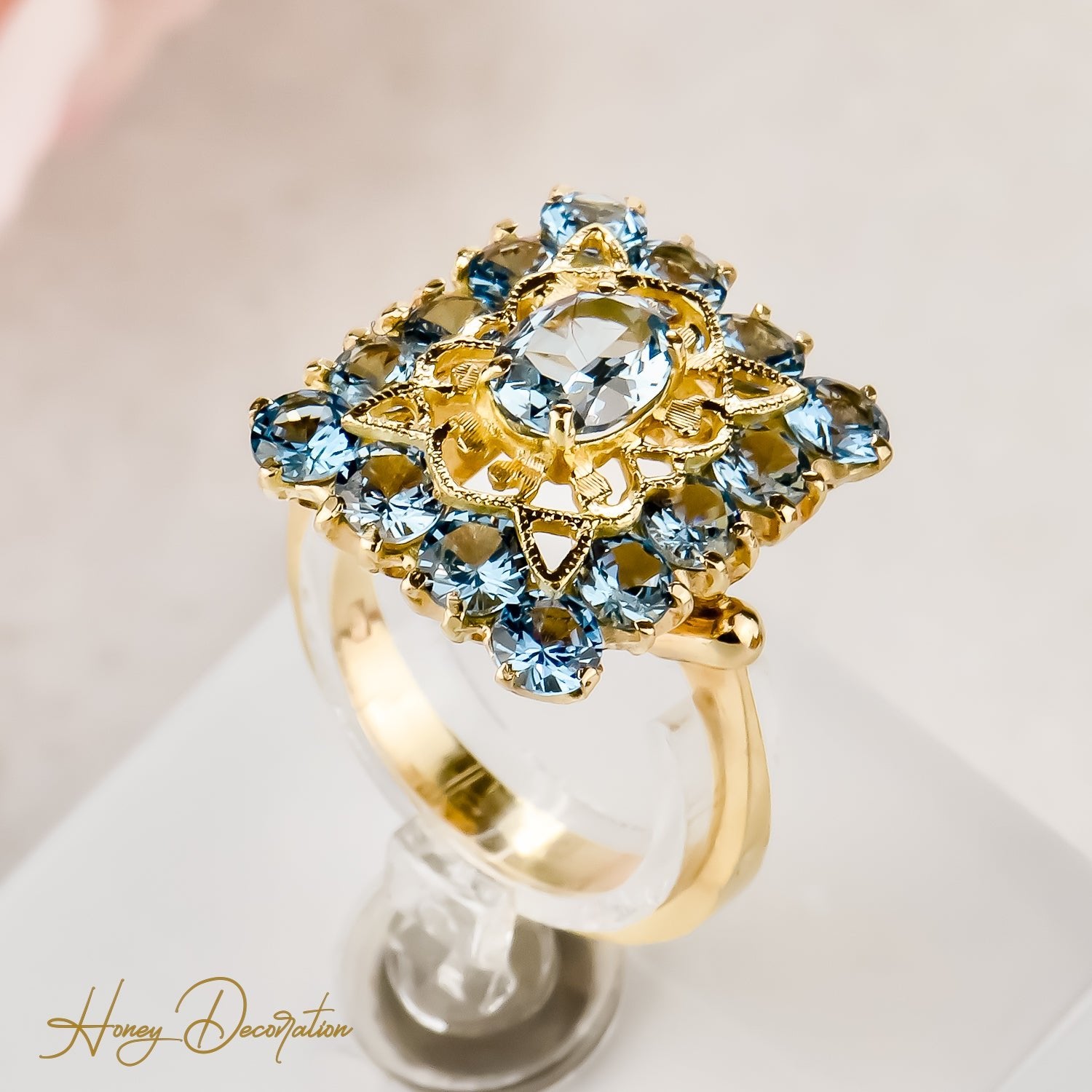 Vintage Goldring aus 18 Karat Gelbgold besetzt mit blauen Edelsteinen - Honey Jewelry