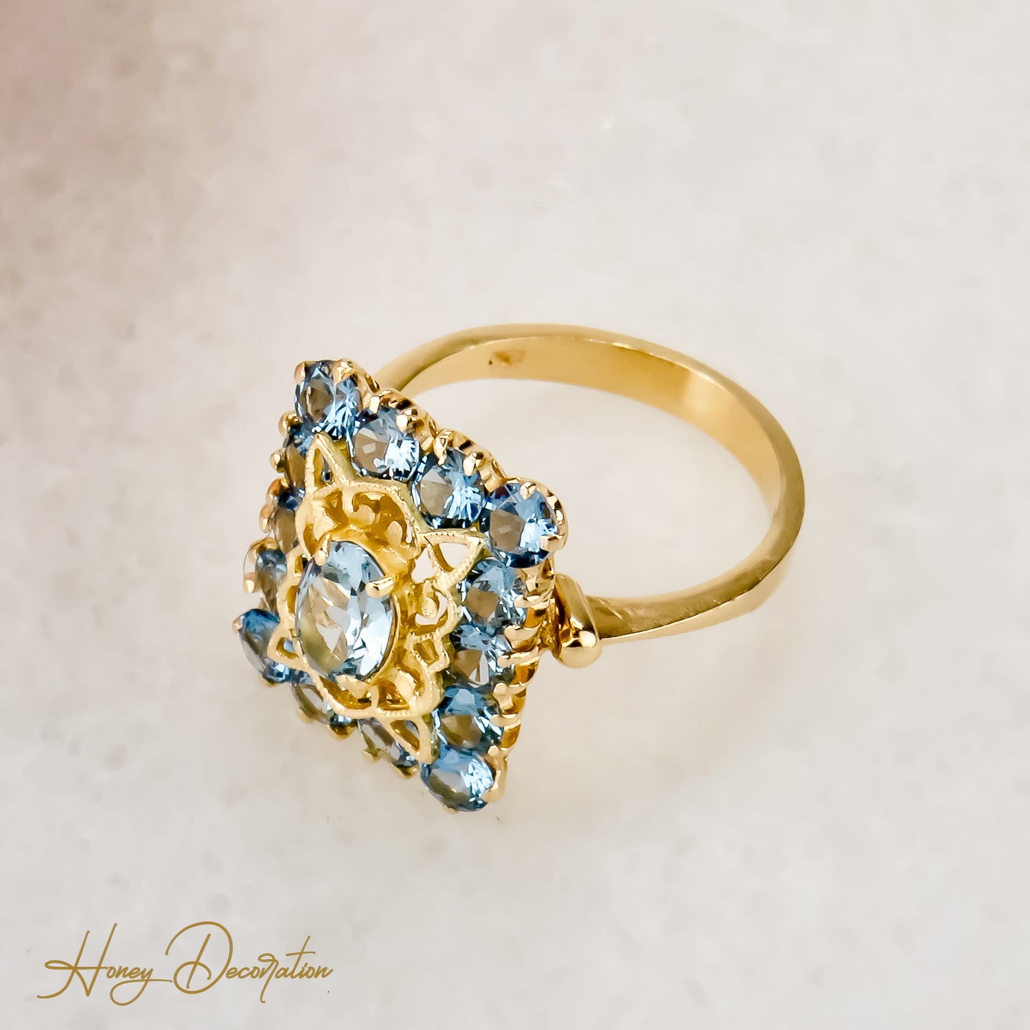 Vintage Goldring aus 18 Karat Gelbgold besetzt mit blauen Edelsteinen - Honey Jewelry