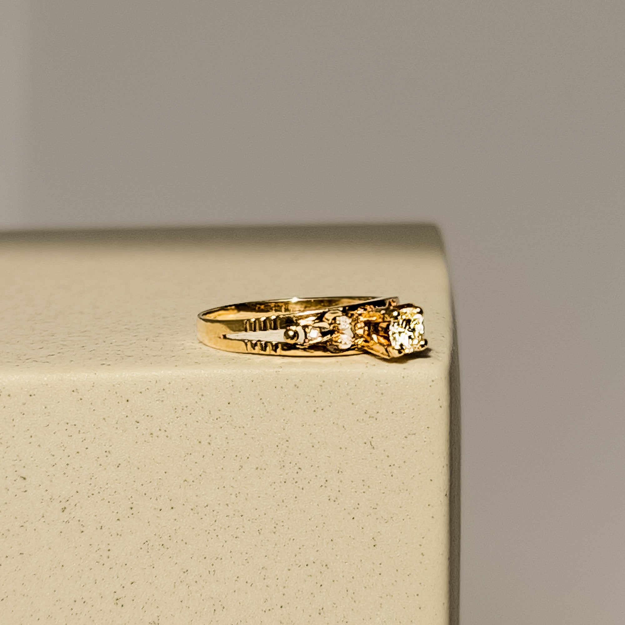 Vintage Halo - Goldring mit Brillant - Luxus pur - Honey Jewelry