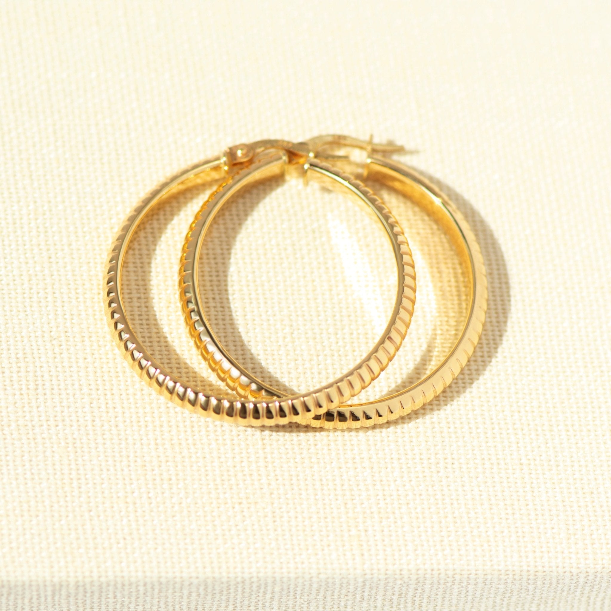 Vintage Kreolen – 585er Gelbgold – Strukturierte Oberfläche - Honey Jewelry