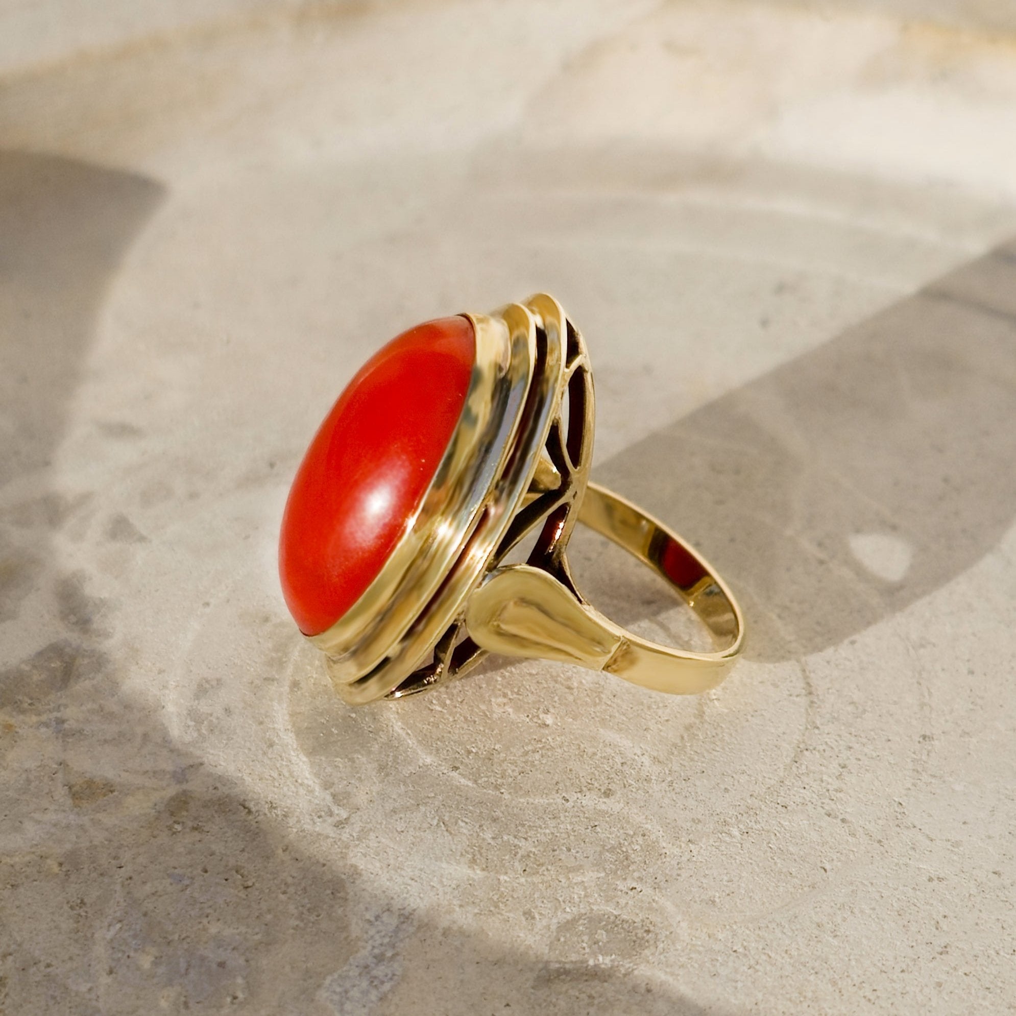 Korallenring aus 14 Karat Gelbgold mit Lebensenergie und Vitalität - Honey Jewelry