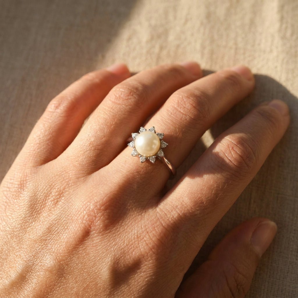 Vintage Weißgoldring mit Mabe-Perle & 10 Diamanten - Honey Jewelry