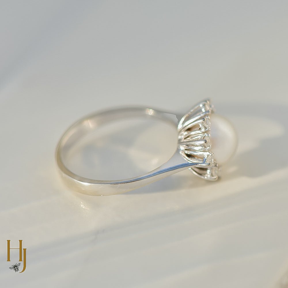 Vintage Weißgoldring mit Mabe - Perle & 10 Diamanten - Honey Jewelry
