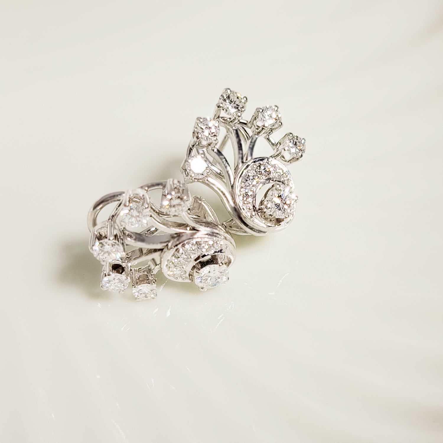 Weißgold Ohrringe mit Brillanten – Funkelnde Eleganz - Honey Jewelry