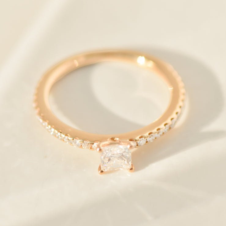 Edler 18k Roségold Ring mit 29 Diamanten (0.45ct) – zeitgemäßes Design, voller Strahlkraft - Honey Jewelry