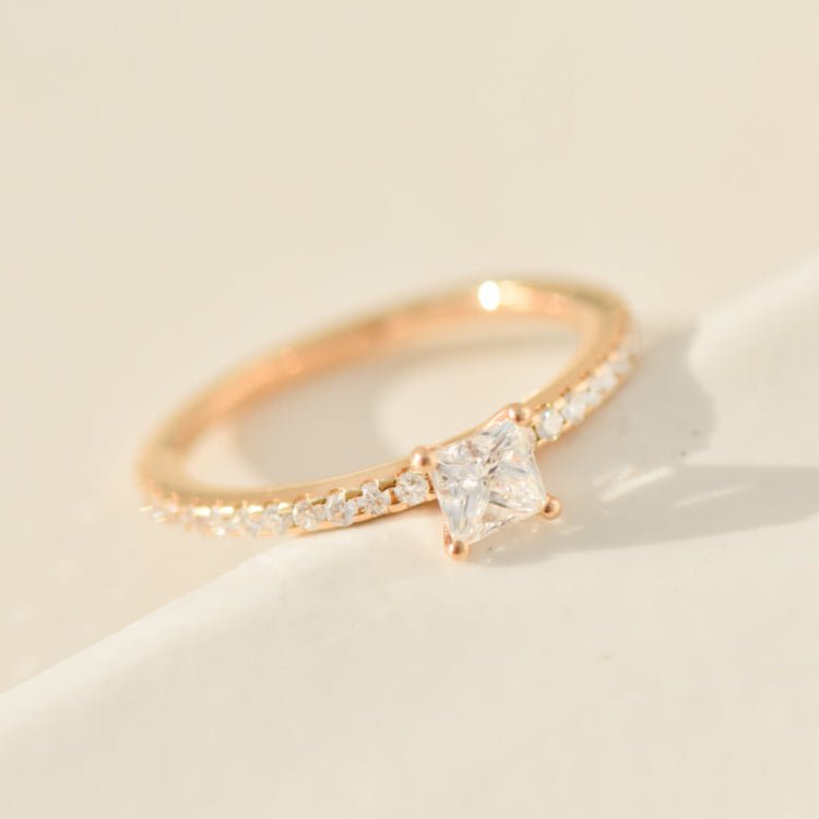 Edler 18k Roségold Ring mit 29 Diamanten (0.45ct) – zeitgemäßes Design, voller Strahlkraft - Honey Jewelry