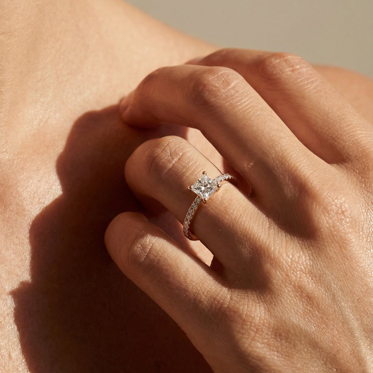 Edler 18k Roségold Ring mit 29 Diamanten (0.45ct) – zeitgemäßes Design, voller Strahlkraft - Honey Jewelry