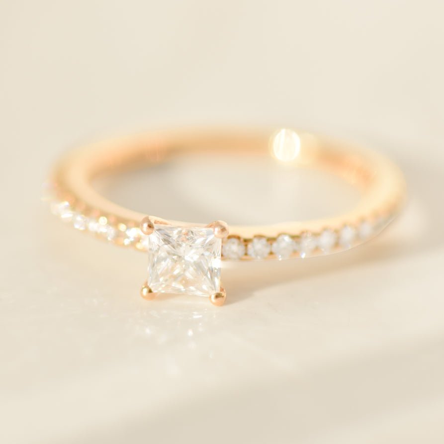 Edler 18k Roségold Ring mit 29 Diamanten (0.45ct) – zeitgemäßes Design, voller Strahlkraft - Honey Jewelry