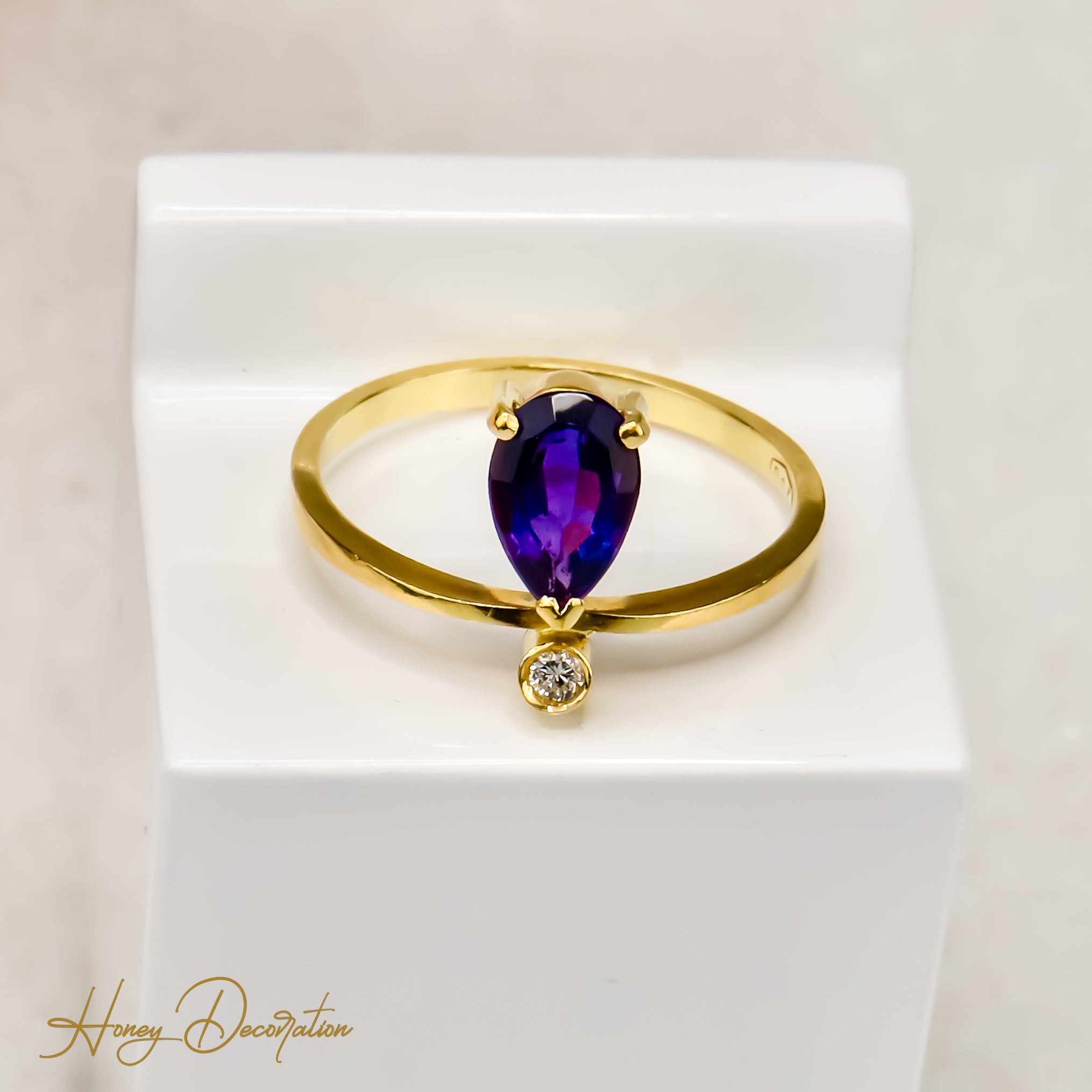 Zarter Amethyst Ring aus 18 Karat Gold - Honey Jewelry