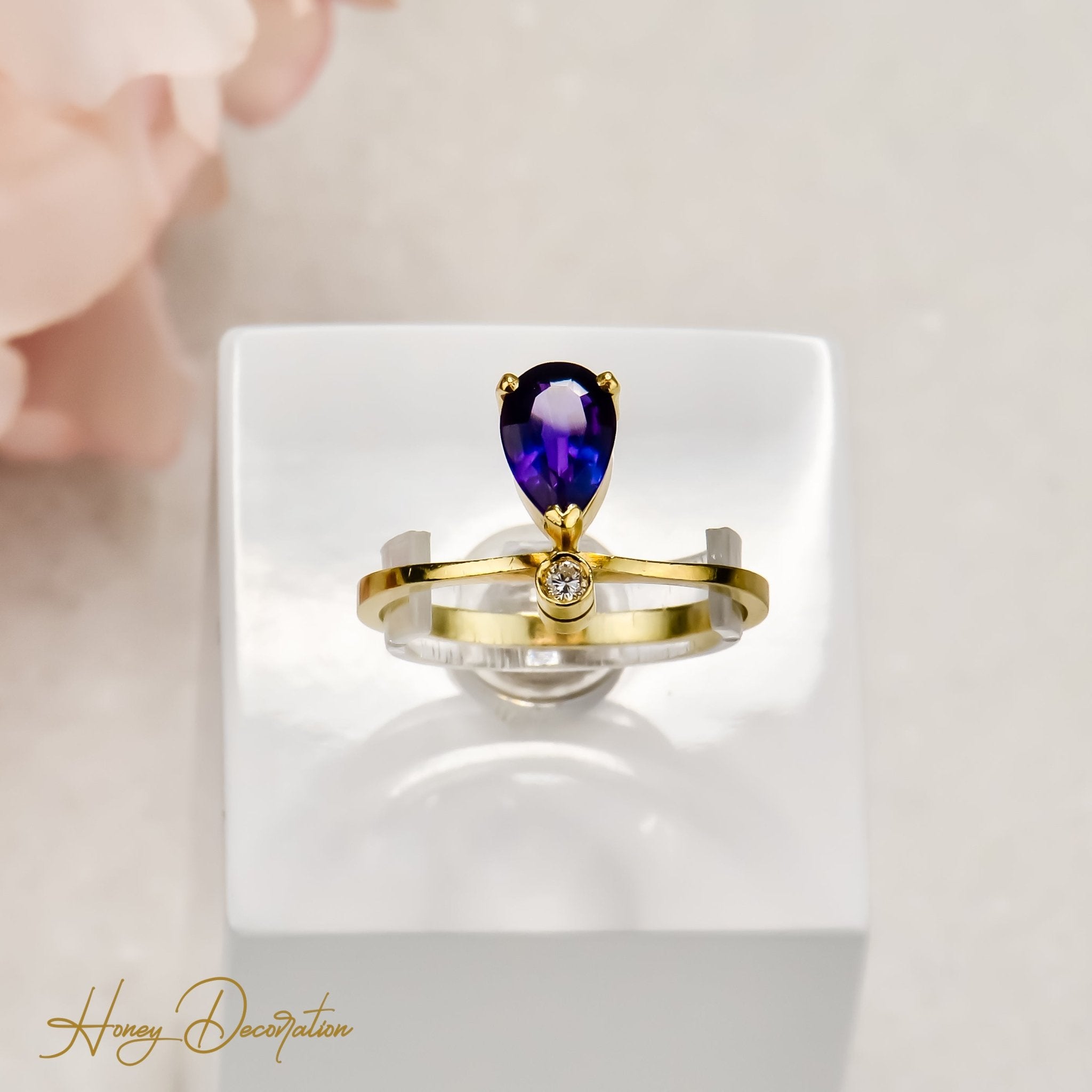 Zarter Amethyst Ring aus 18 Karat Gold - Honey Jewelry