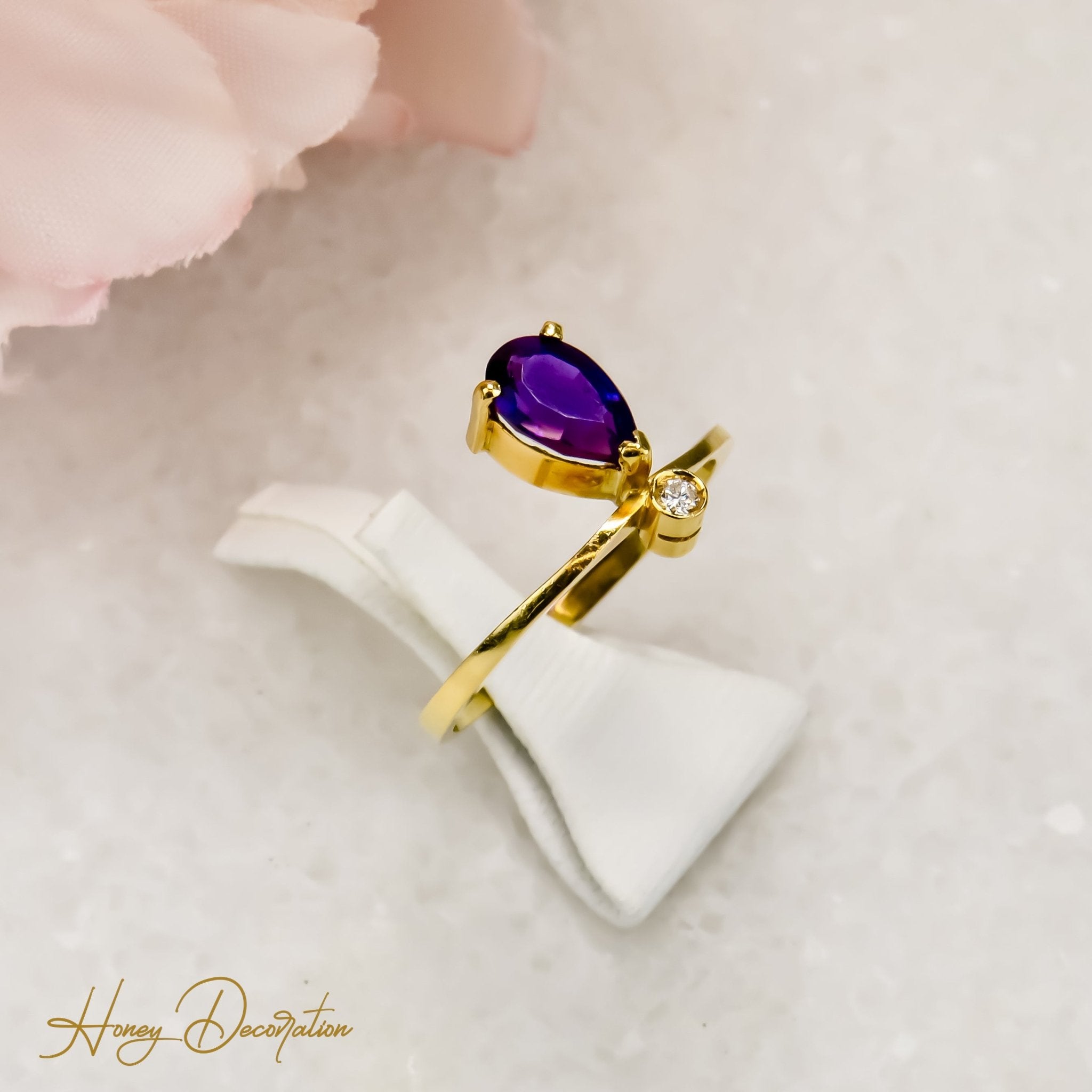 Zarter Amethyst Ring aus 18 Karat Gold - Honey Jewelry