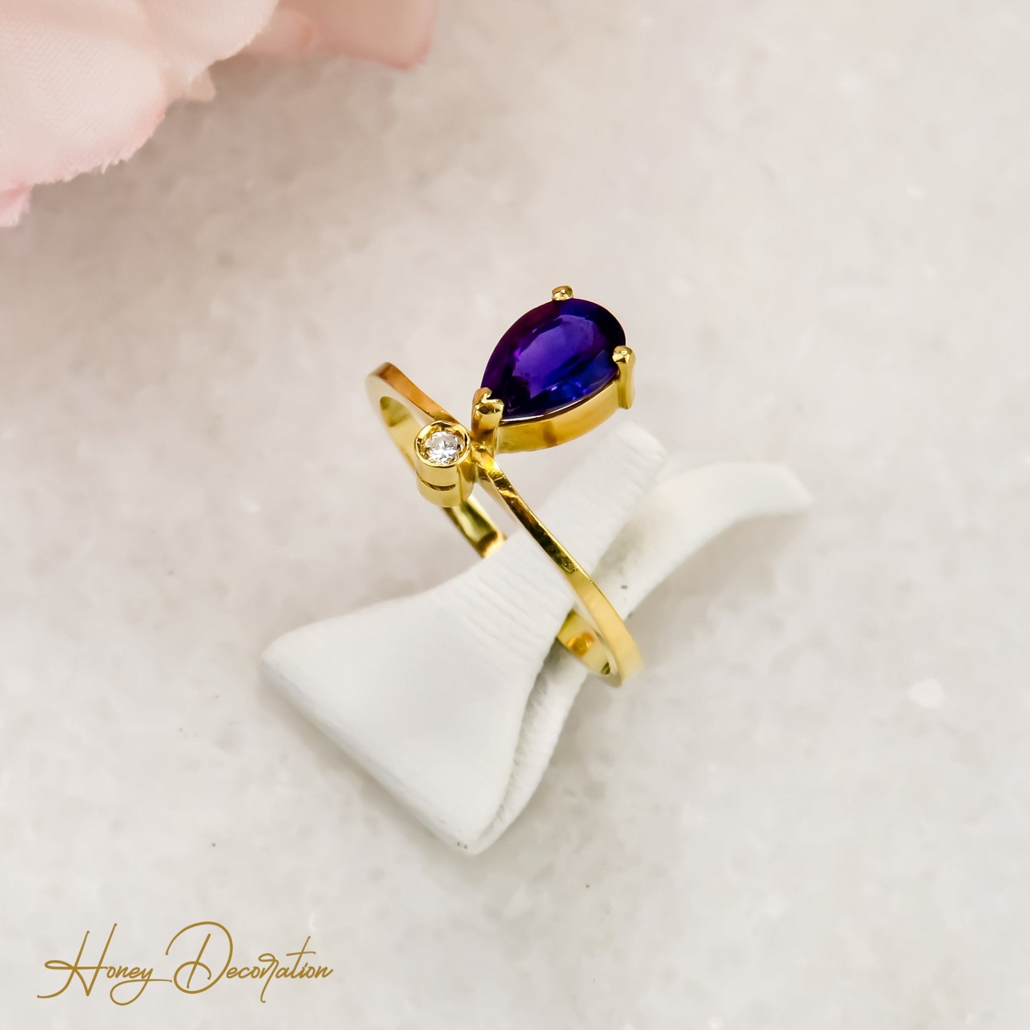 Zarter Amethyst Ring aus 18 Karat Gold - Honey Jewelry
