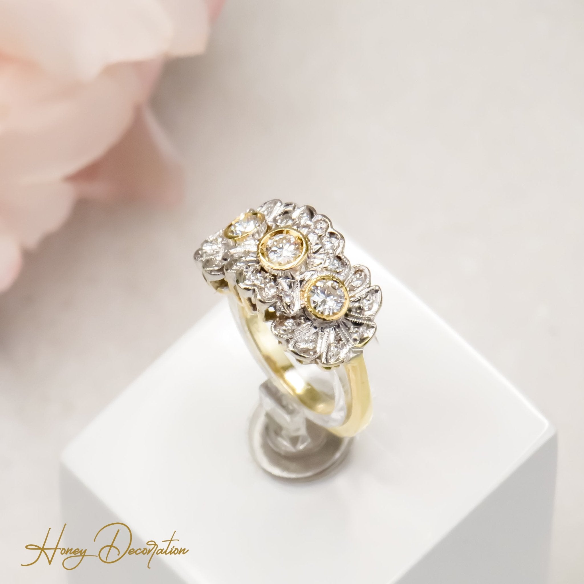 Zauberhafter Art Déco Ring mit Brillanten - Honey Jewelry