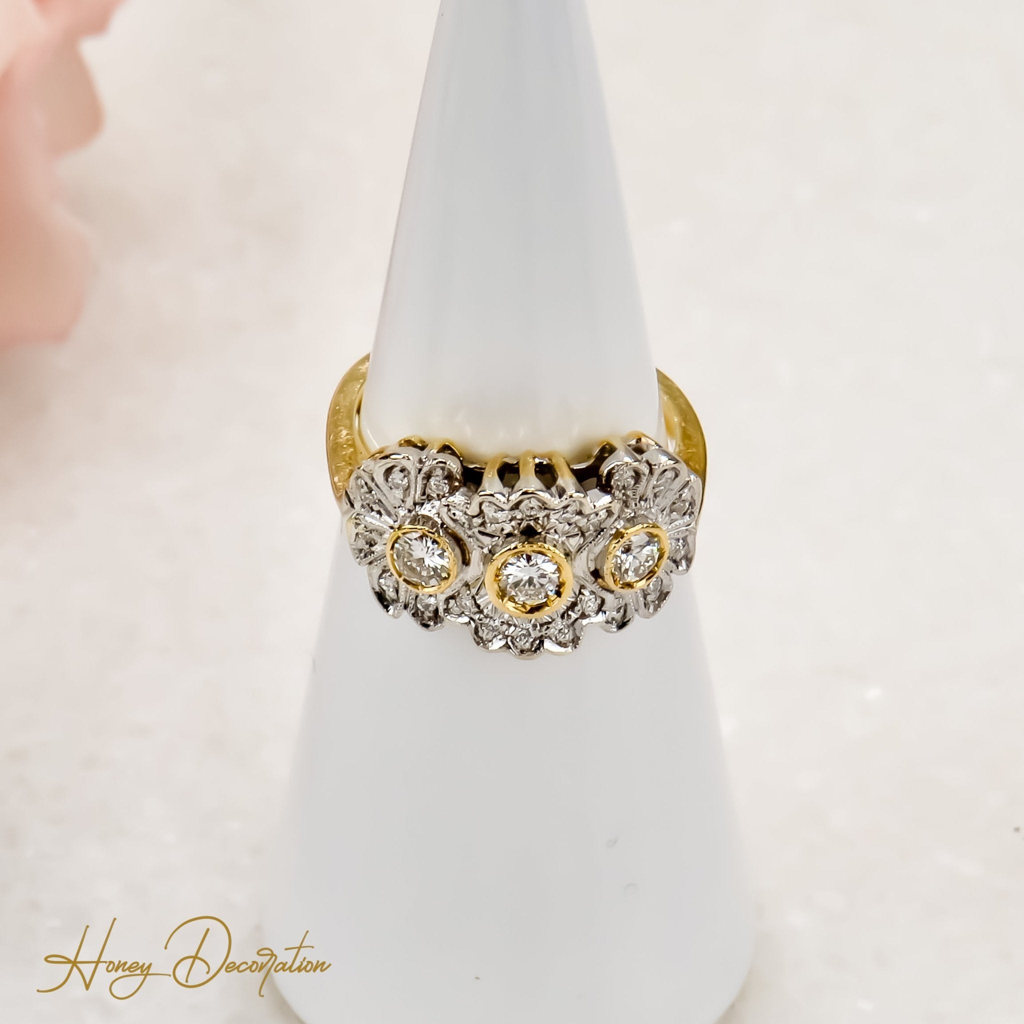 Zauberhafter Art Déco Ring mit Brillanten - Honey Jewelry
