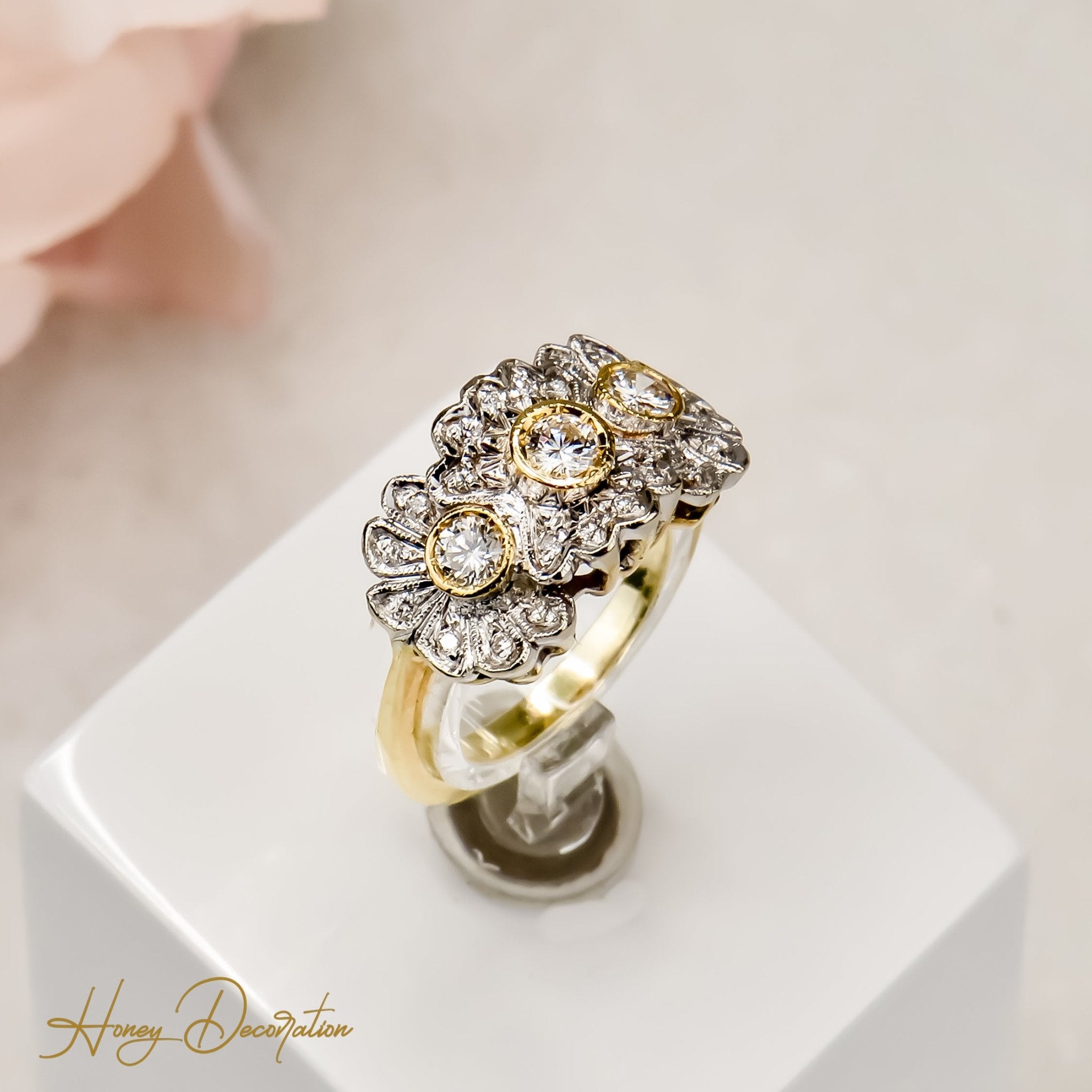 Zauberhafter Art Déco Ring mit Brillanten - Honey Jewelry