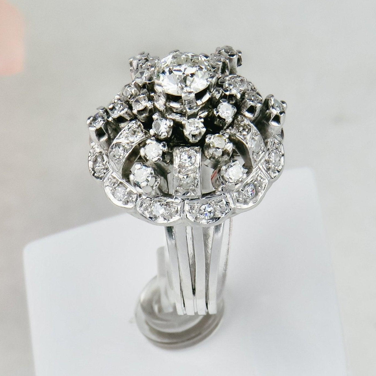 Luxus-Platinring besetzt mit Brillanten - Honey Decoration