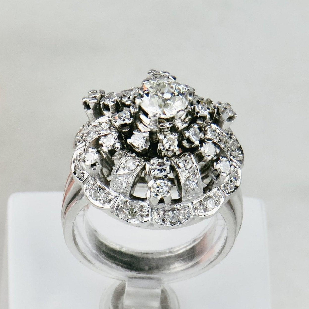 Luxus-Platinring besetzt mit Brillanten - Honey Decoration