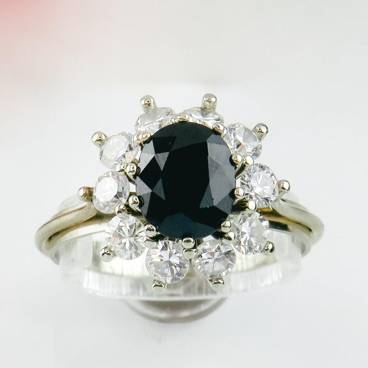 Weißgoldring mit Brillanten und Saphiren - Honey Decoration