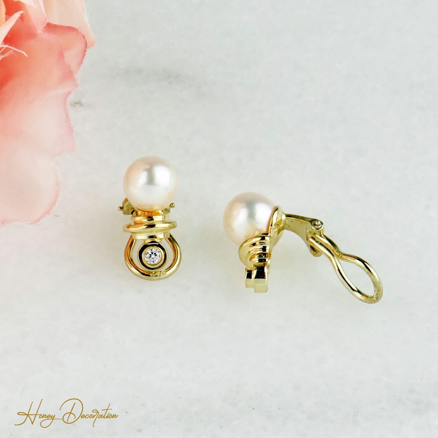 Elegante Gold-Ohrringe mit Perlen und Diamant - Honey Decoration