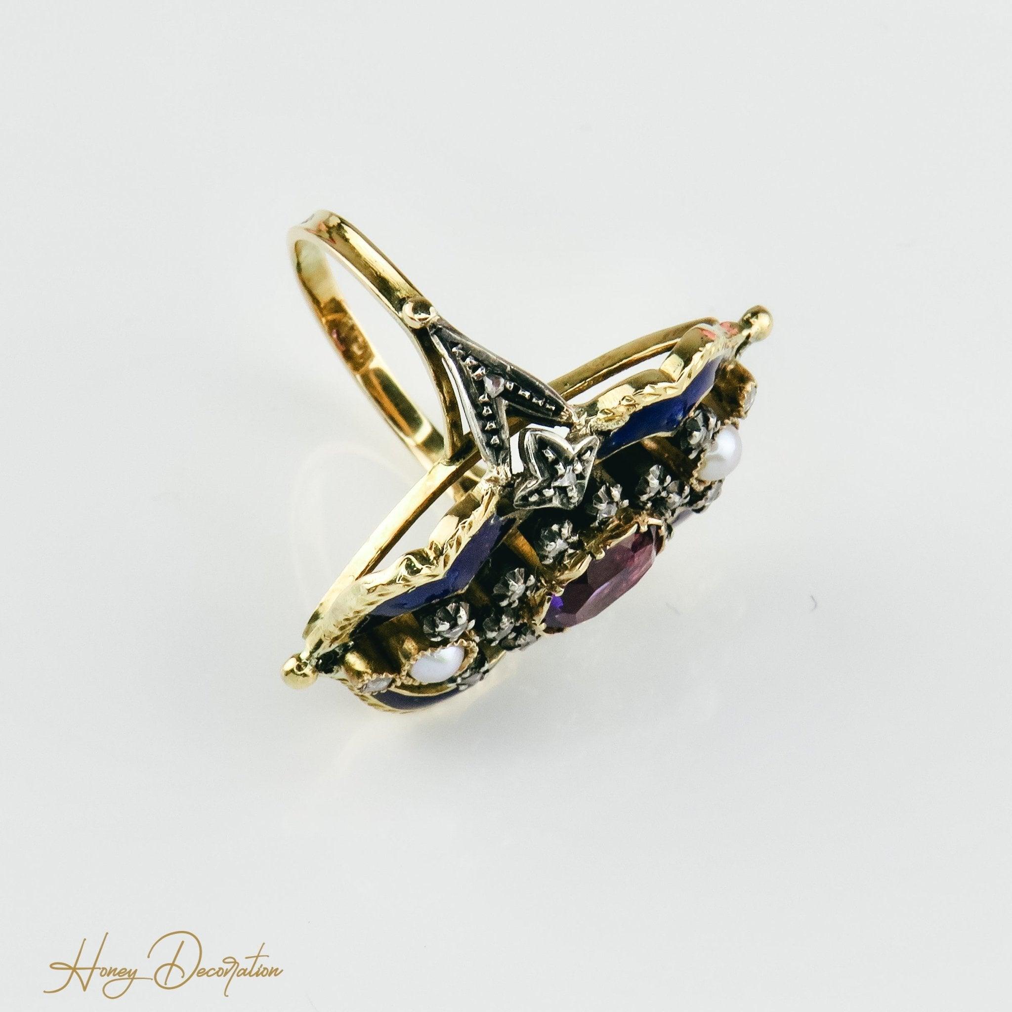 Traumhafter emaillierter Jugendstilring mit Diamantrosen. - Honey Decoration