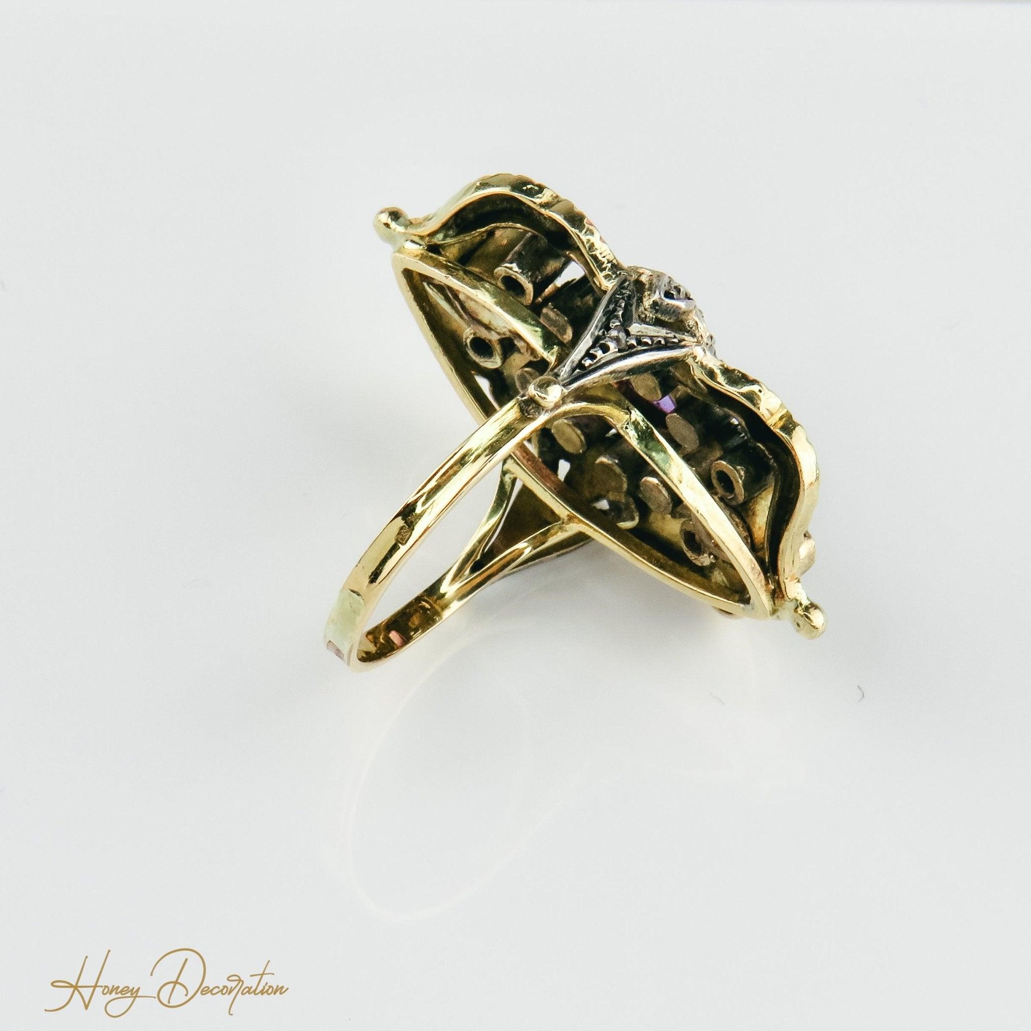Traumhafter emaillierter Jugendstilring mit Diamantrosen. - Honey Decoration