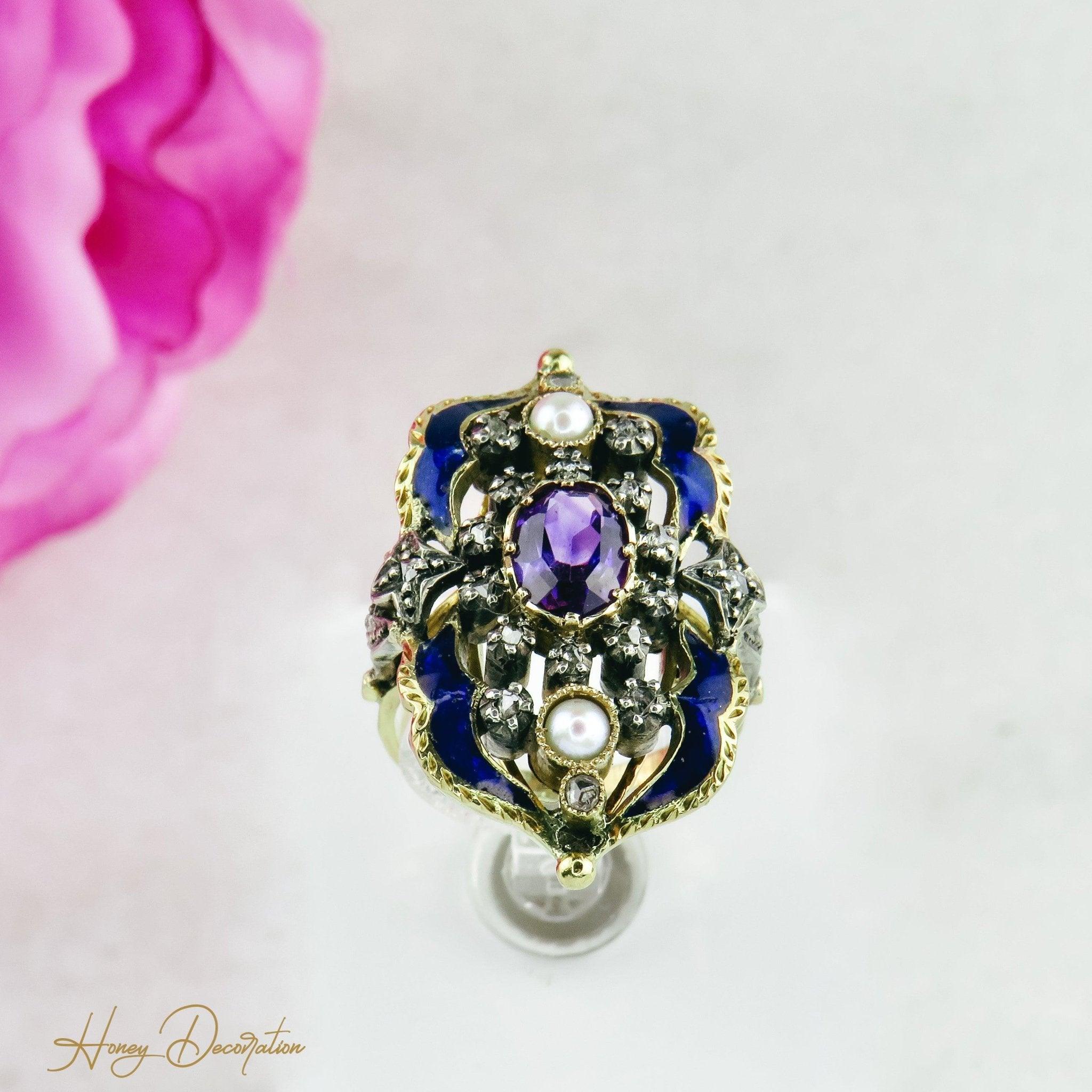 Traumhafter emaillierter Jugendstilring mit Diamantrosen. - Honey Decoration