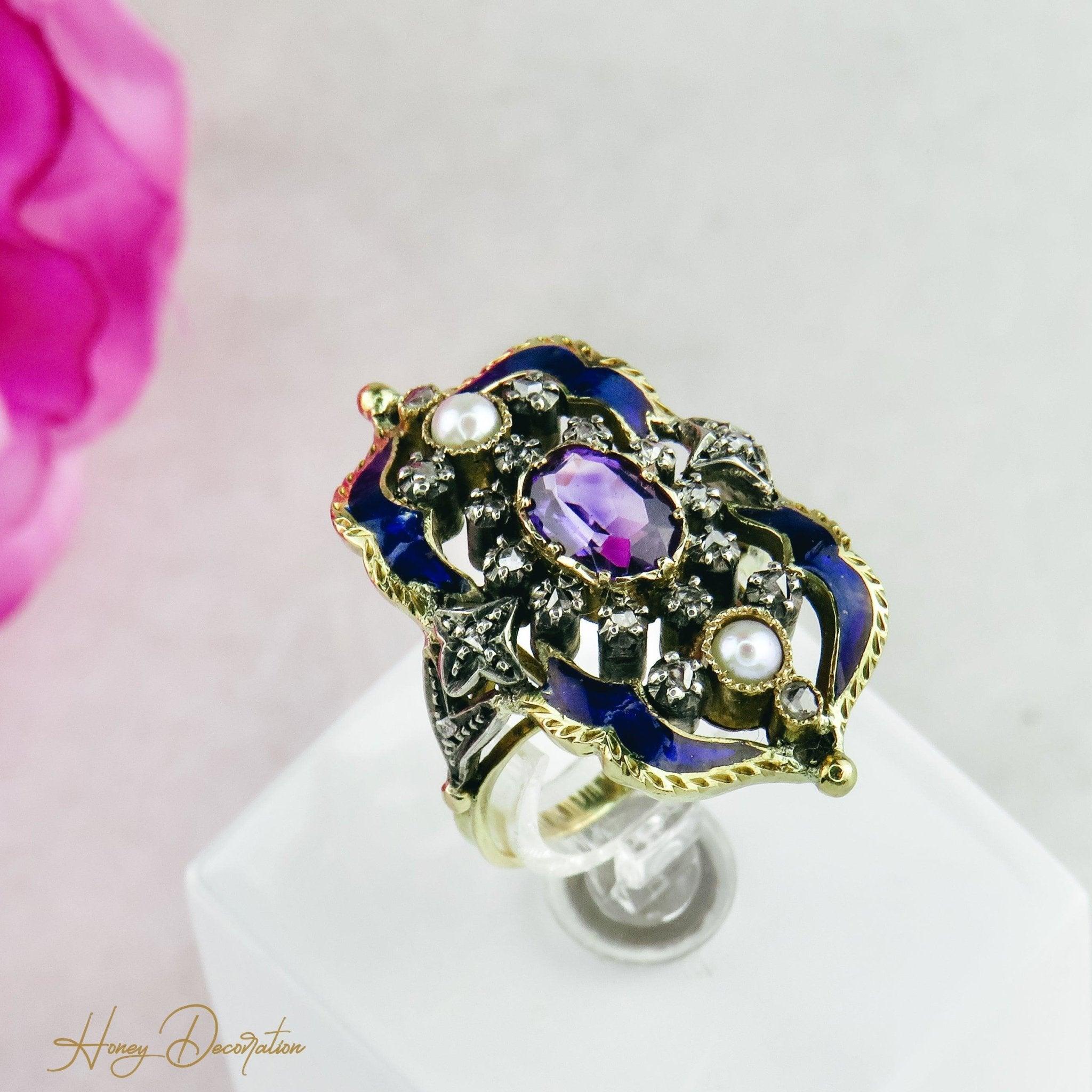 Traumhafter emaillierter Jugendstilring mit Diamantrosen. - Honey Decoration