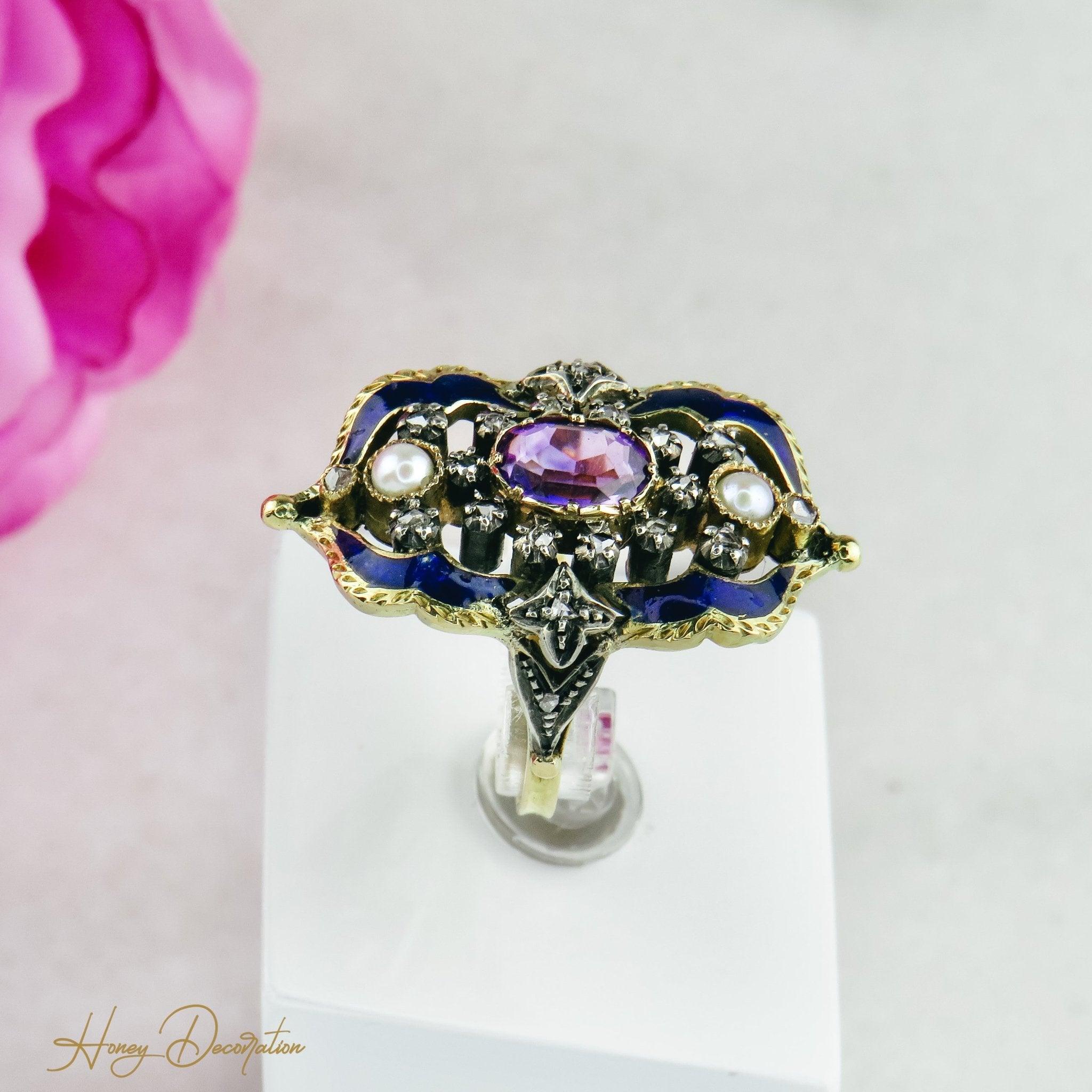 Traumhafter emaillierter Jugendstilring mit Diamantrosen. - Honey Decoration