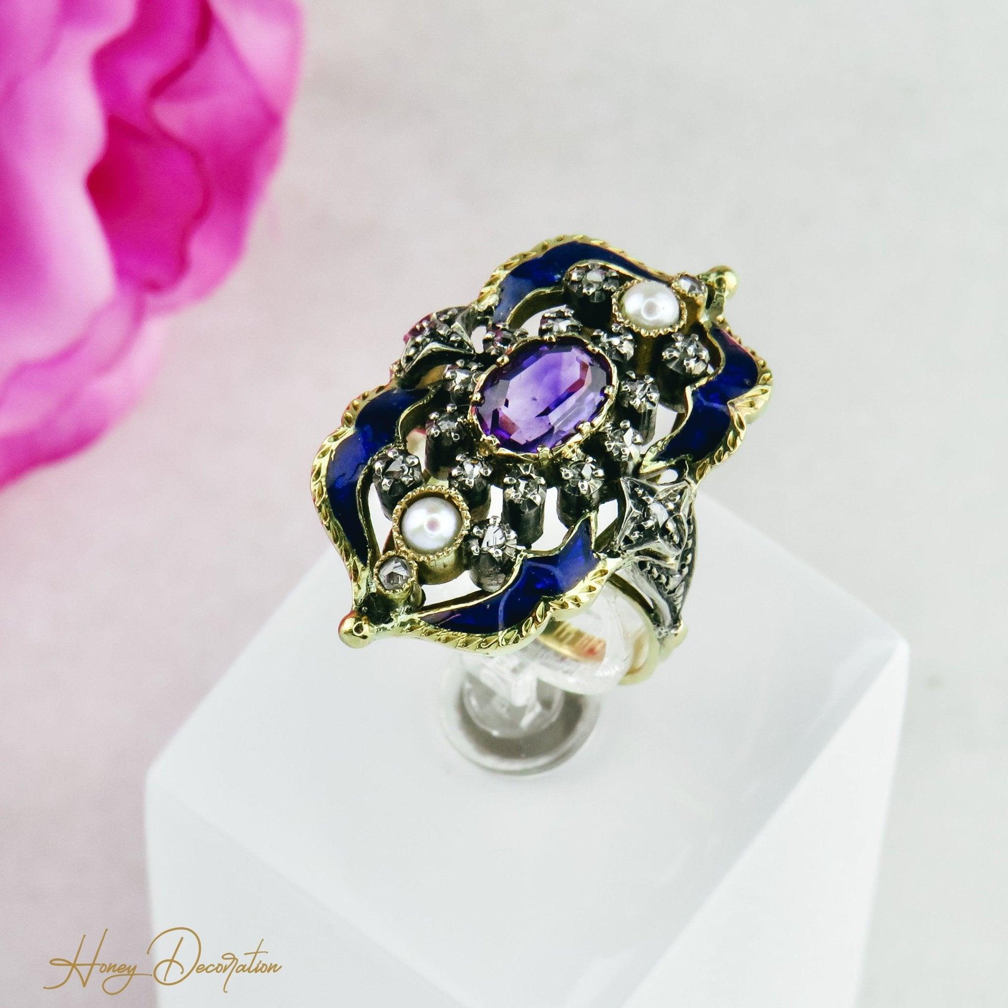 Traumhafter emaillierter Jugendstilring mit Diamantrosen. - Honey Decoration